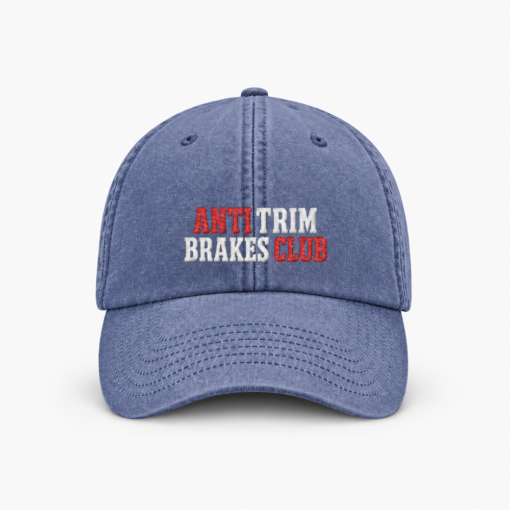 ANTI TRIM BRAKES CLUB Vintage Cap in Vintage Denim mit rot-hellem Stick – Frontansicht