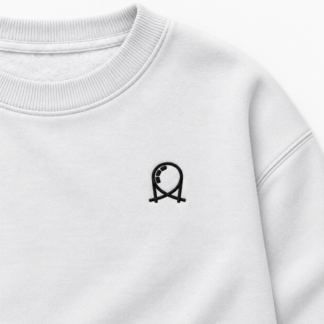 Classic Looping Stick Sweatshirt – Brustansicht mit schwarzer Looping-Stickerei