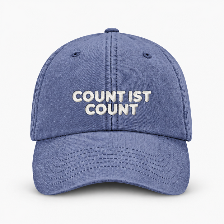 COUNT IST COUNT Vintage Cap in Vintage Denim mit hellem Schriftstick – Frontansicht