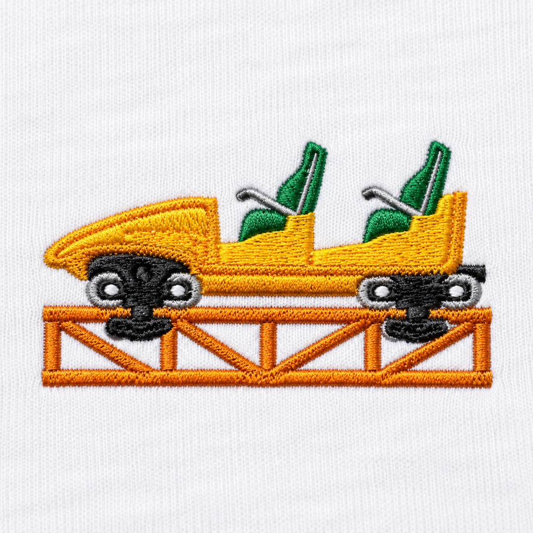 Mega Coaster Haßloch Frontcar Stick Sweatshirt – Close-up ohne Kragen (Mockup)
