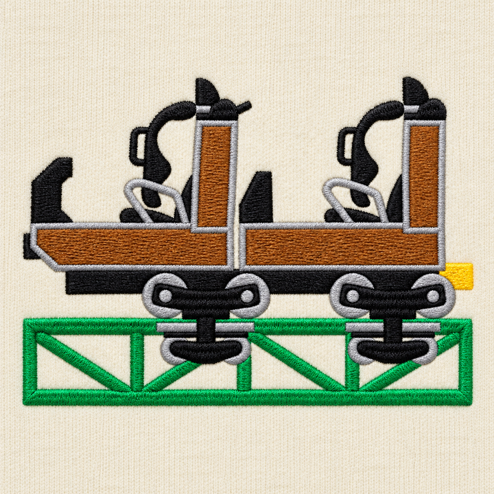 Launch Coaster Sierksdorf Frontcar Stick Sweatshirt – Detailansicht der mehrfarbigen Frontcar-Stickerei