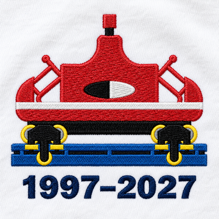 Spinning Coaster Rust – Stickerei-Mockup mit Jahreszahlen 1997–2027, Nahaufnahme ohne Kragen