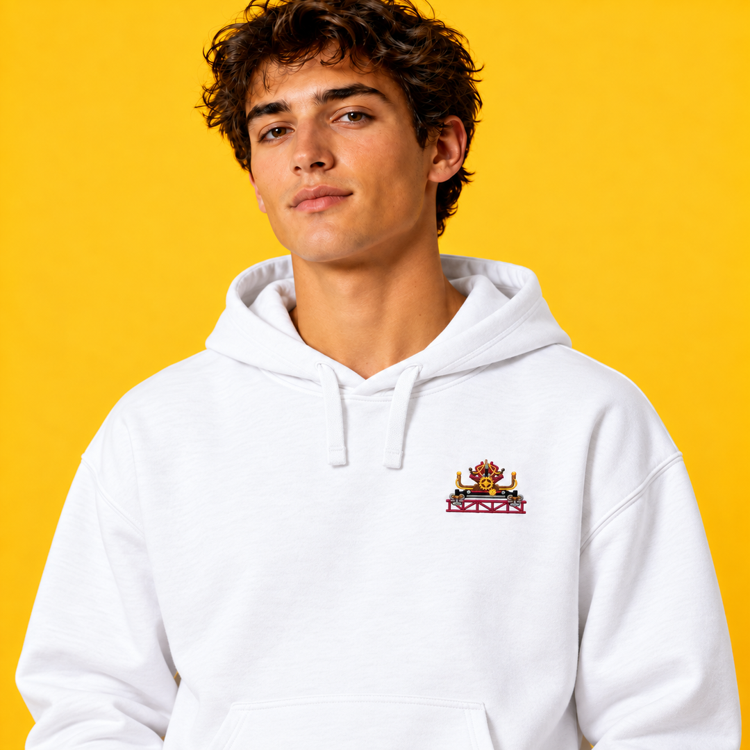 Model mit weißem Xtreme Spinning De Panne Frontcar Stick Hoodie