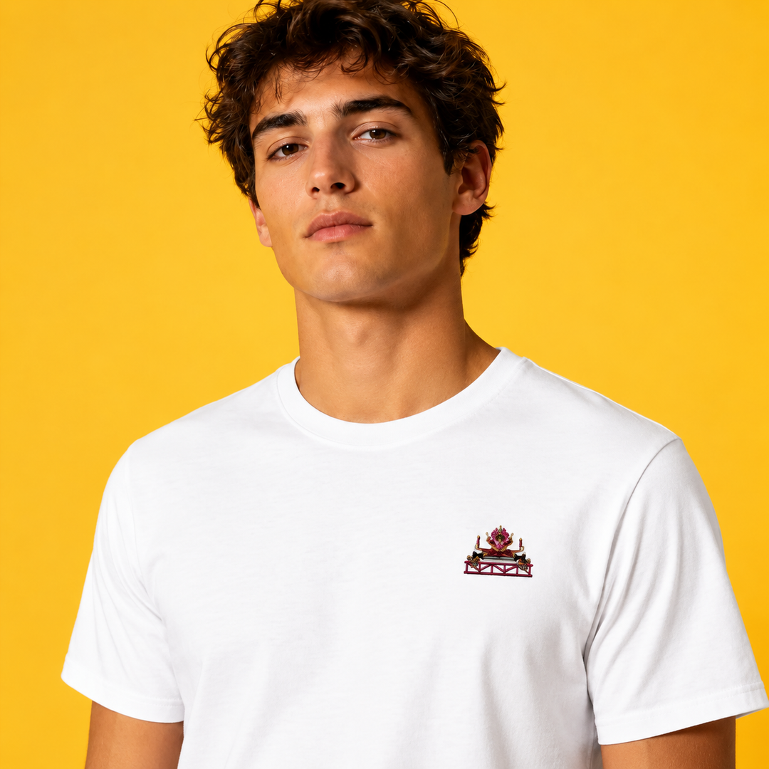 Xtreme Spinning De Panne Frontcar Stick T-Shirt am Model